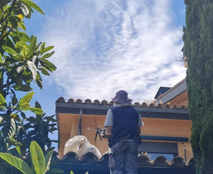 Sellado e impermeabilización de chimenea en tejado de chalet